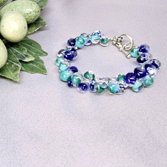 Gently Used Blue & Turquoise Bracelet Teardrop Glass Silver Tone Toggle Clasp - Picture 6 of 6